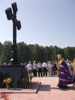 Епископ Лука принял участие в торжествах, посвященных 60-летию поселка Горный и совершил освящение Поклонного Креста