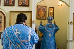 В храме в честь Владимирской иконы Божией Матери прошла праздничная Божественная Литургия