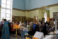В храме в честь Владимирской иконы Божией Матери прошла праздничная Божественная Литургия