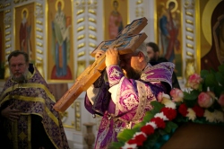Епископ Лука совершил чин воздвижения Креста в Никольском кафедральном соборе Искитима