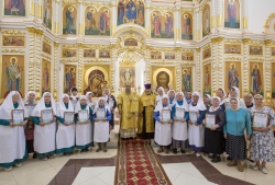 Архипастырь вручил награды в связи с 15-летним юбилеем епархиального сестричества милосердия