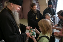Архиереи поздравили воспитанников детских домов и интернатов с праздником Рождества Христова