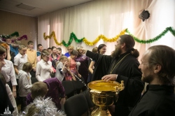 Архиереи поздравили воспитанников детских домов и интернатов с праздником Рождества Христова