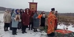 Состоялось освящение поклонного креста в р.п. Посевная Черепановского района