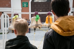 В Искитиме впервые состоялся пасхальный фестиваль колокольного искусства