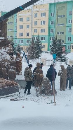 В посёлке Горном установлена постоянная скульптурная экспозиция  рождественского вертепа