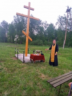 1 июня на въезде в д. Кунчурук был установлен Поклонный Крест