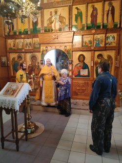Сотрудникам Рождественского храма поселка Горный вручили епархиальные  награды