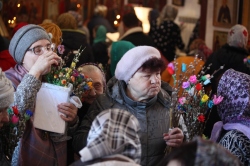 В Болотном православные верующие 8 апреля освящают вербу