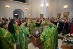 Божественная литургия на праздник Входа в Господня в Иерусалим в кафедральном соборе города Искитима