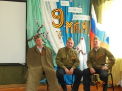 Воспитанники воскресной школы поздравили тружеников тыла ВОВ с праздником Победы