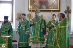Служение уравляющего Искитимской епархией в праздник Троицы