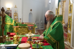 Служение уравляющего Искитимской епархией в праздник Троицы