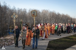 Память Новосибирских священномучеников молитвенно почтили в храме в честь Новомучеников и исповедников Церкви Русской на Святом источнике
