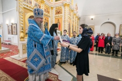 Епископ Искитимский и Черепановский Лука вручил медикам Патриаршие награды
