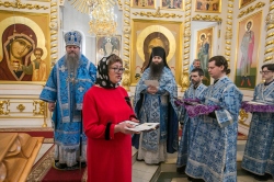 Епископ Искитимский и Черепановский Лука вручил медикам Патриаршие награды
