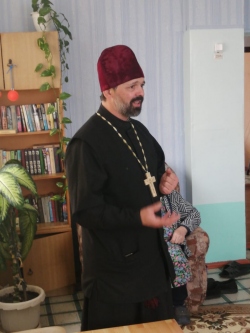 14 апреля тогучинские священники посетили Дом милосердия в селе Березиково