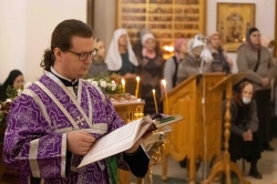 В праздник Воздвижения Креста Господня епископ Лука совершил богослужения в Никольском кафедральном соборе