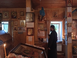 В праздник Успения Пресвятой Богородицы епископ Леонид совершил литургию в поселке Бердь