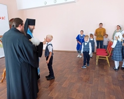 День знаний в православной гимназии при Никольском соборе г. Искитима отметили молебном на новый учебный год
