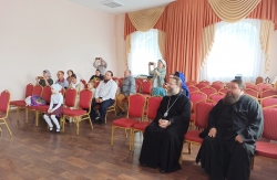 День знаний в православной гимназии при Никольском соборе г. Искитима отметили молебном на новый учебный год
